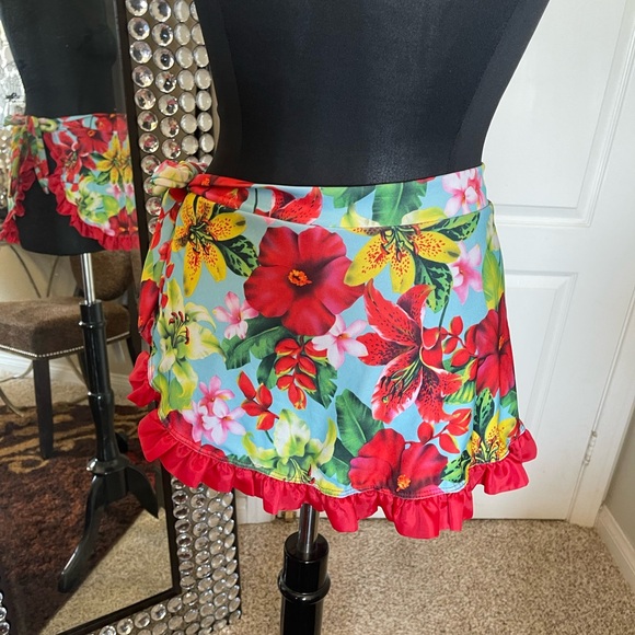 Sexy Skirt - Picture 2 of 5